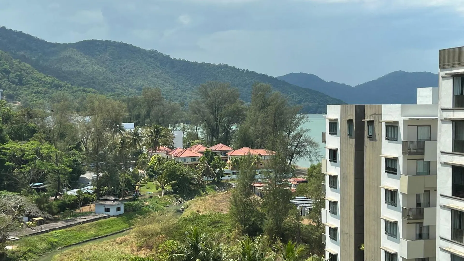 By The Sea @ Luxury Suites, Batu Ferringhi Apartamento